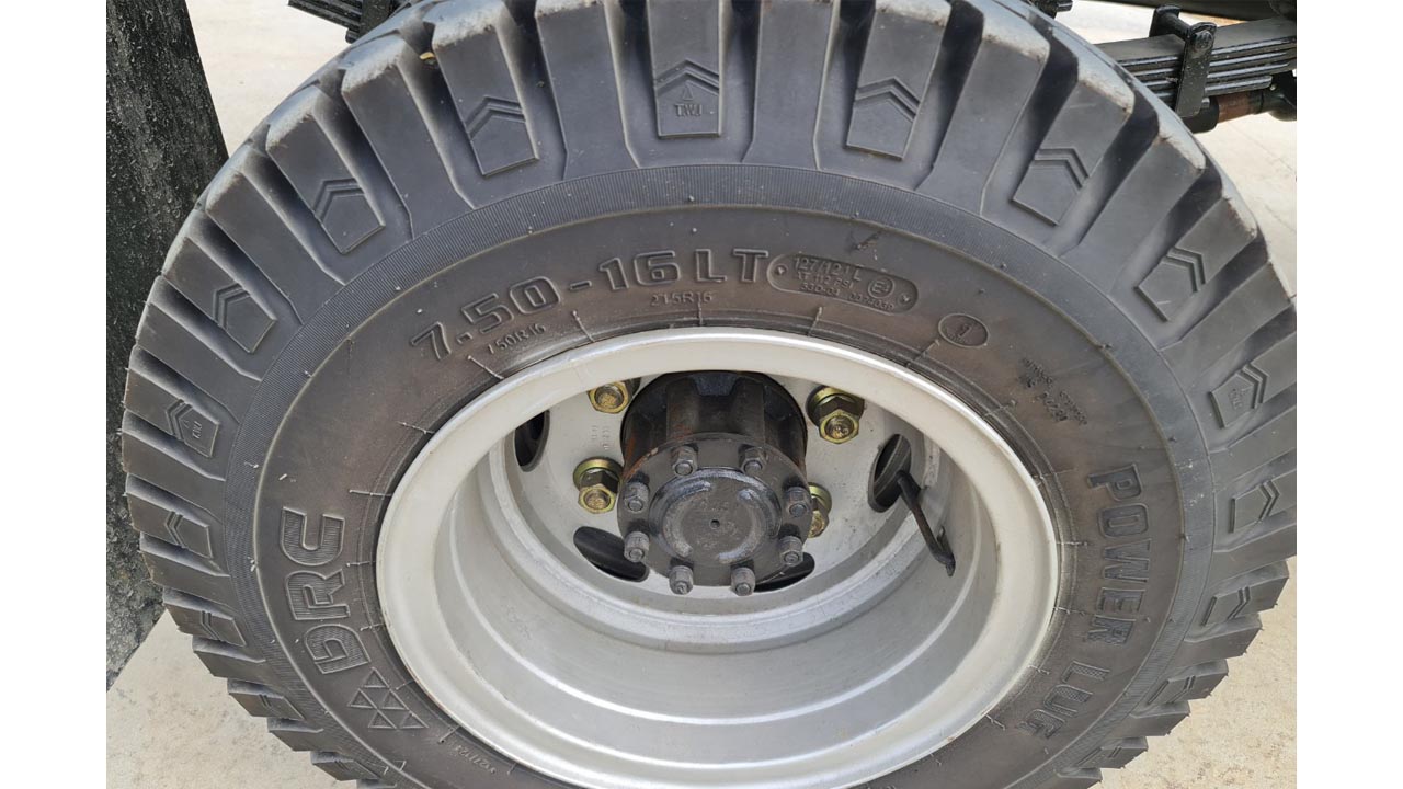 Lốp xe tải ben Chiến Thắng 4.65 tấn 2 cầu Lốp xe tải ben Chiến Thắng 4.65 tấn 2 cầu