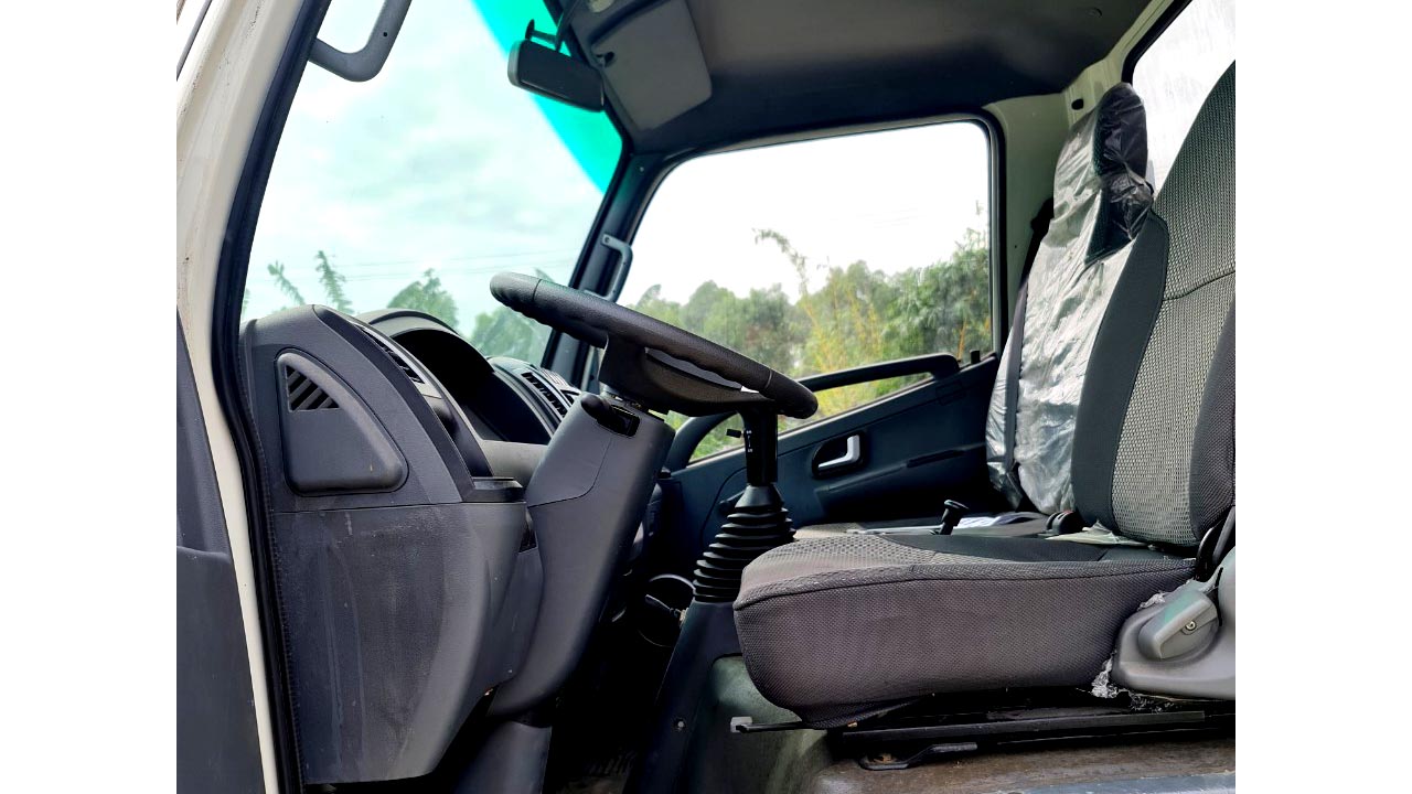 Nội thất của xe tải ben Chiến Thắng 4t65 2 cầu