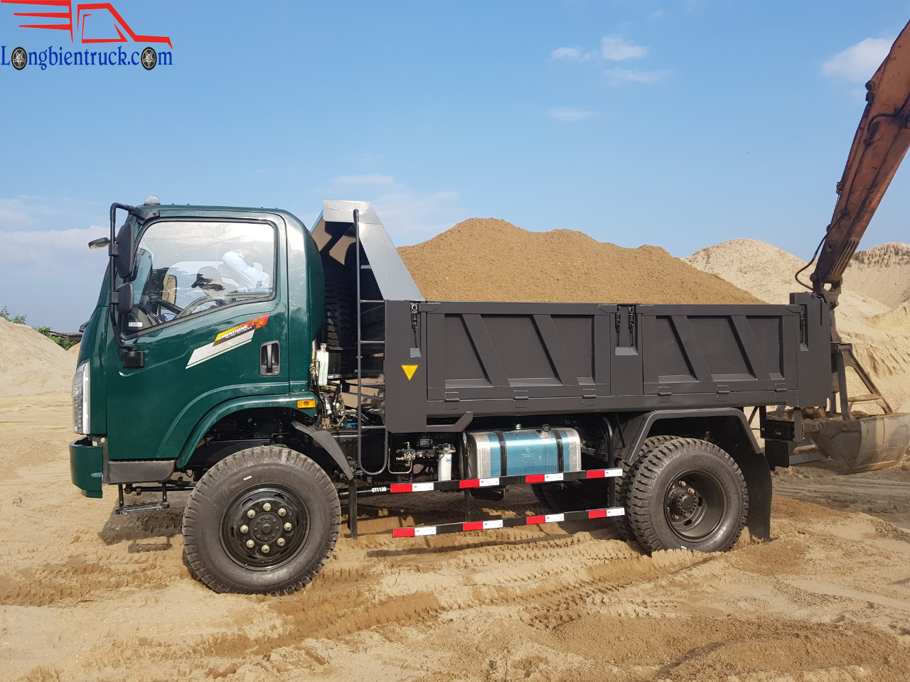 Tổng thể mặt trái của xe tải ben Chiến Thắng 6.8 tấn 2 cầu láp Tổng thể mặt trái của xe tải ben Chiến Thắng 6.8 tấn 2 cầu láp