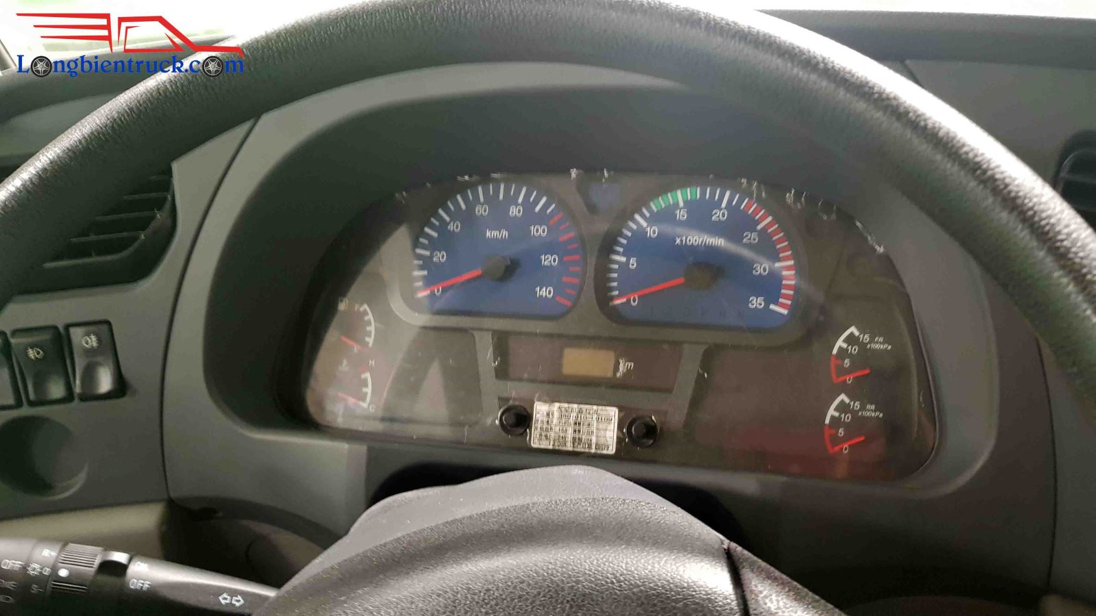 Bảng đồng hồ hiển thị các chi tiết