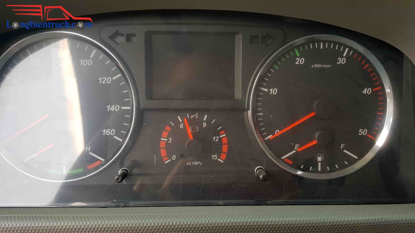 Bảng đồng hồ táp lô của xe Bảng đồng hồ táp lô của xe