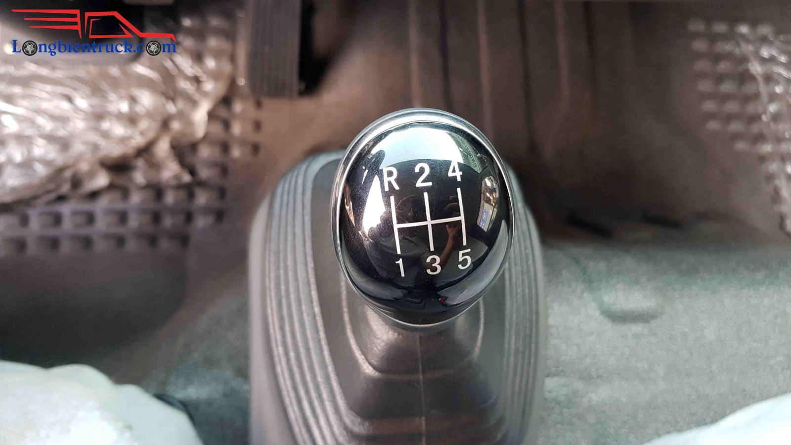 Hộp số với 5 số tiến và 1 số lùi có tầng nhanh tầng chậm Hộp số với 5 số tiến và 1 số lùi có tầng nhanh tầng chậm