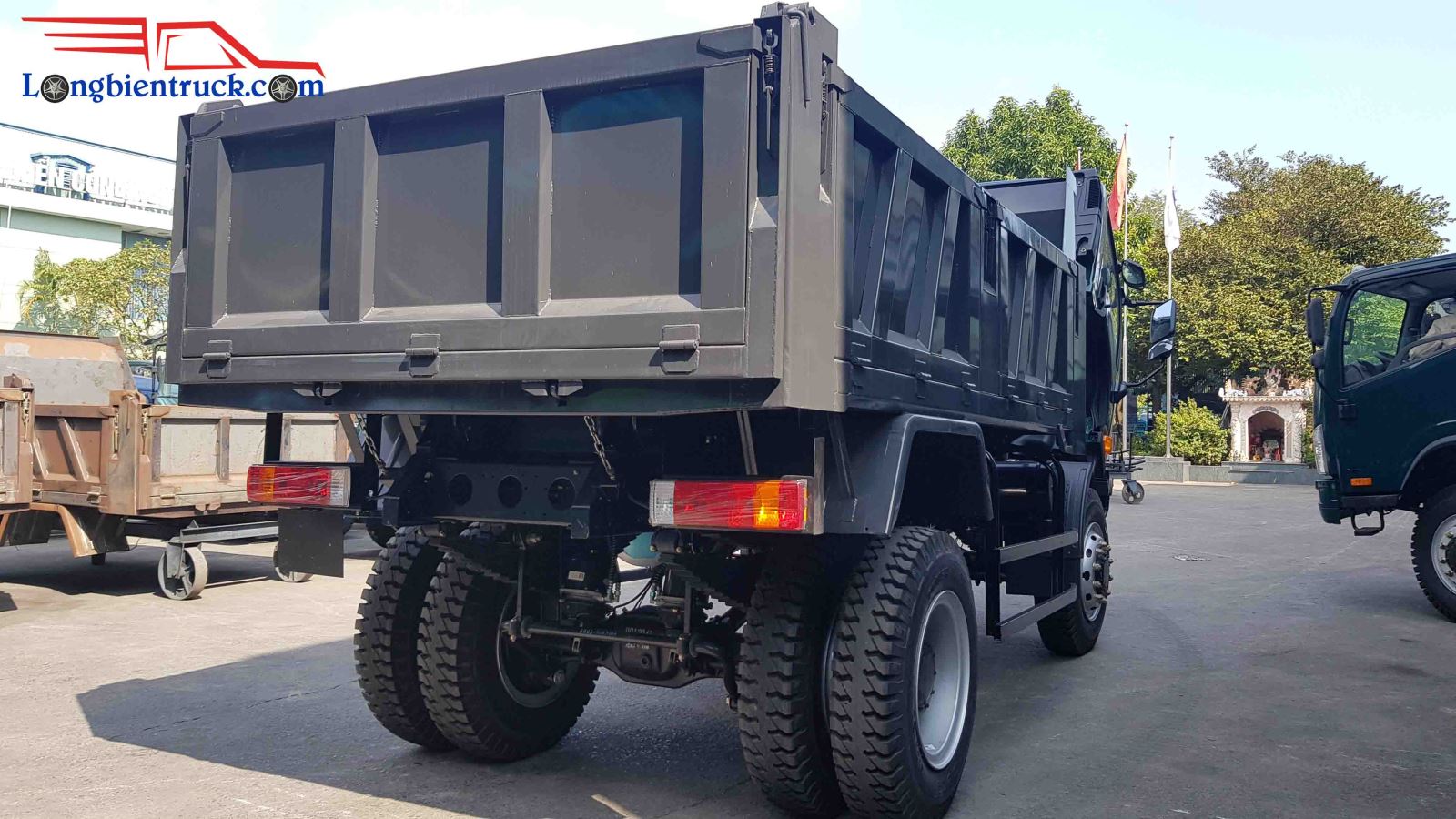 Khoảng sáng gầm xe lớn giúp xe vận hành yên tâm hơn