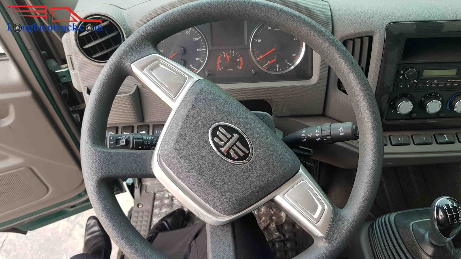 Vô lăng 4 chấu của xe Vô lăng 4 chấu của xe