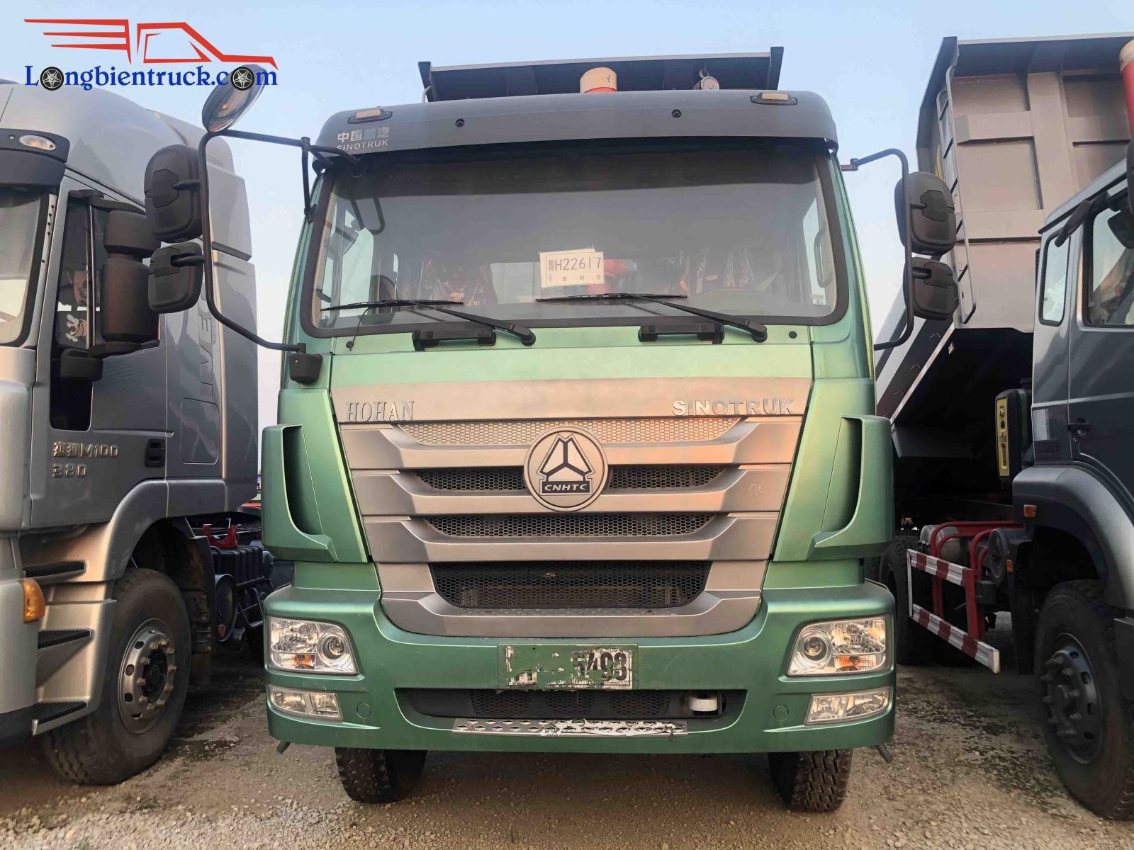 Longbientruck vẫn sẵn hàng Howo 3 chân với giá thành rẻ hơn để phục vụ khách hàng