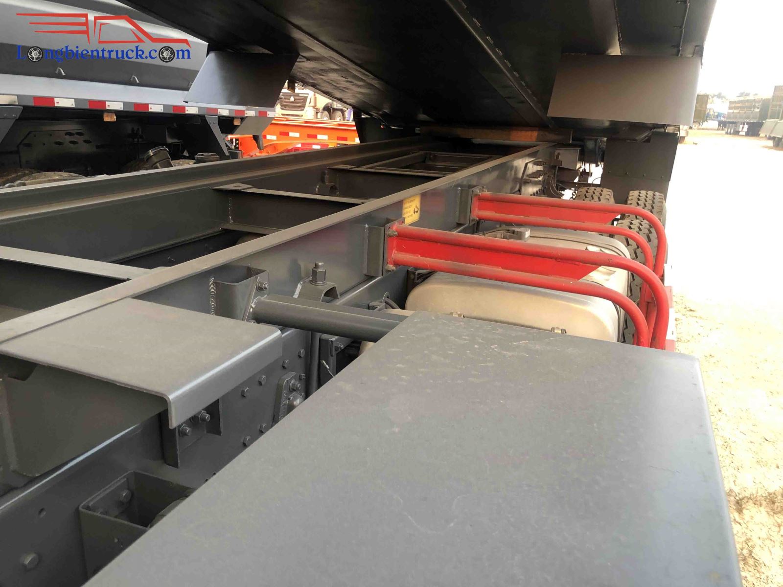 Khung gầm và sắt xi to và dày bản