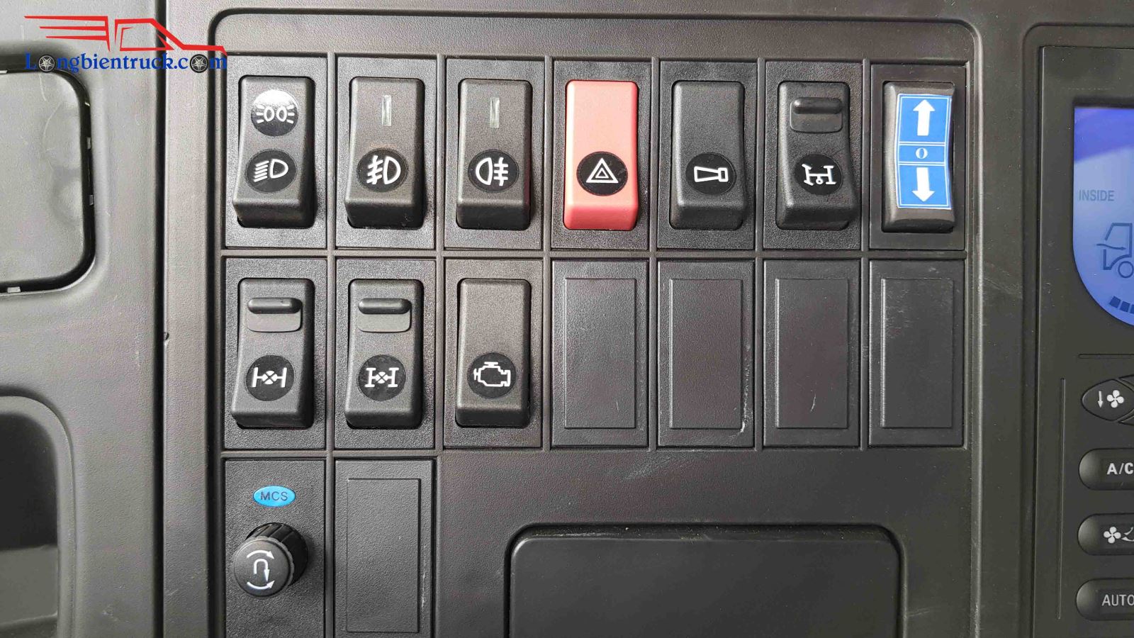 Bảng điều khiển trung tâm