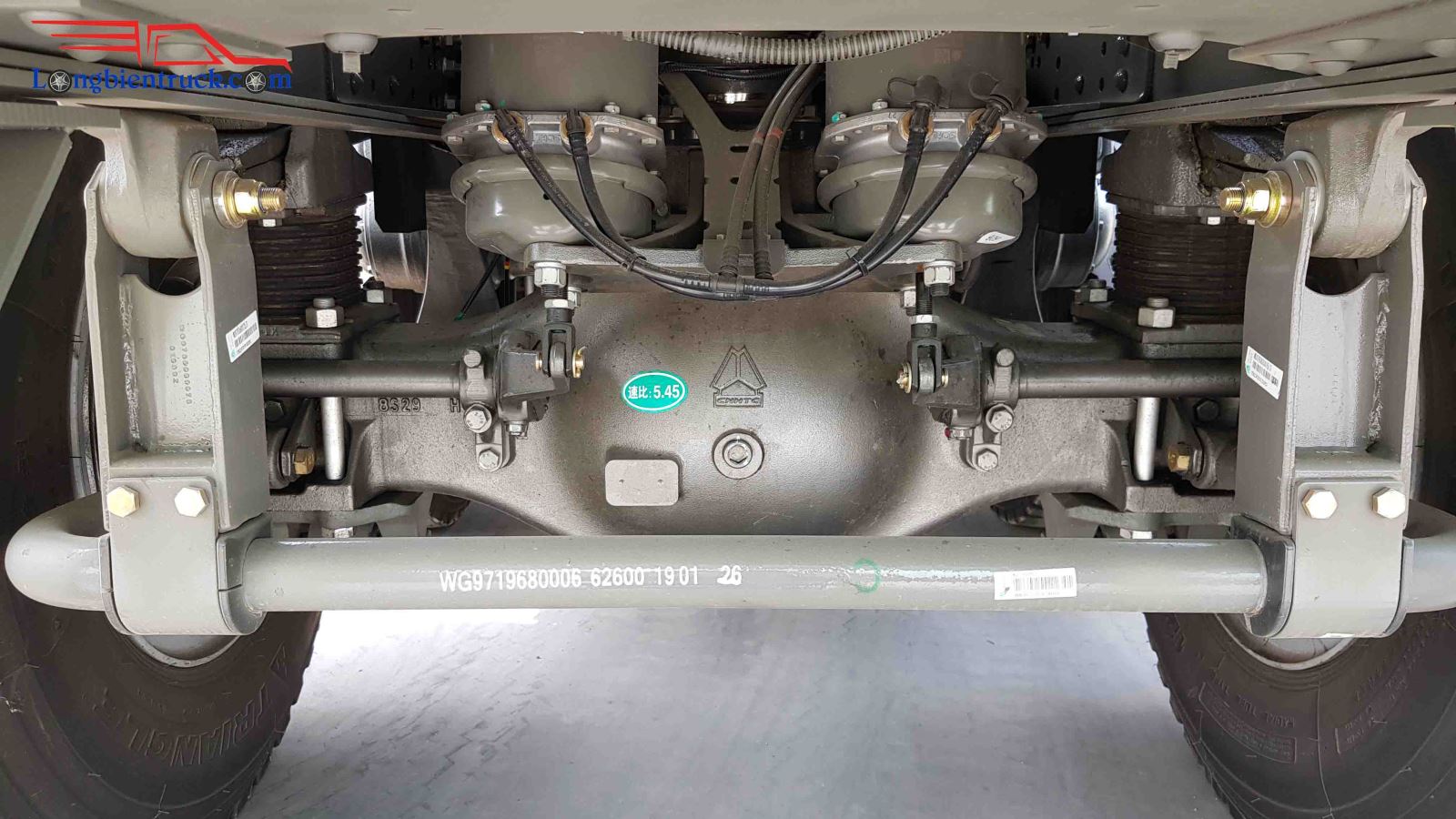 Cầu sau là loại cầu dầu 16 tấn chịu tải cực tốt