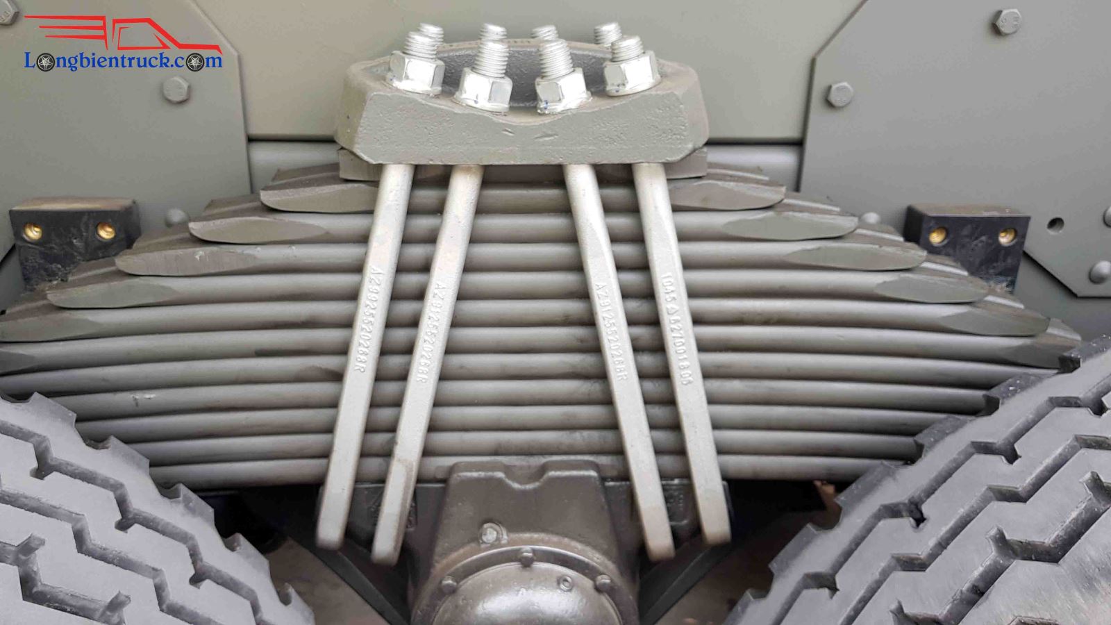 Bản đủ với nhíp 12 lá dày và to bản