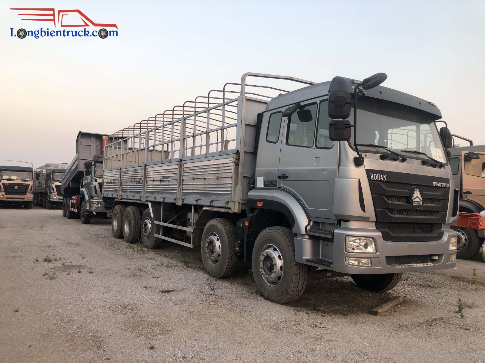 Ngoài xe tải ben Howo còn có phiên bản xe thùng 5 chân