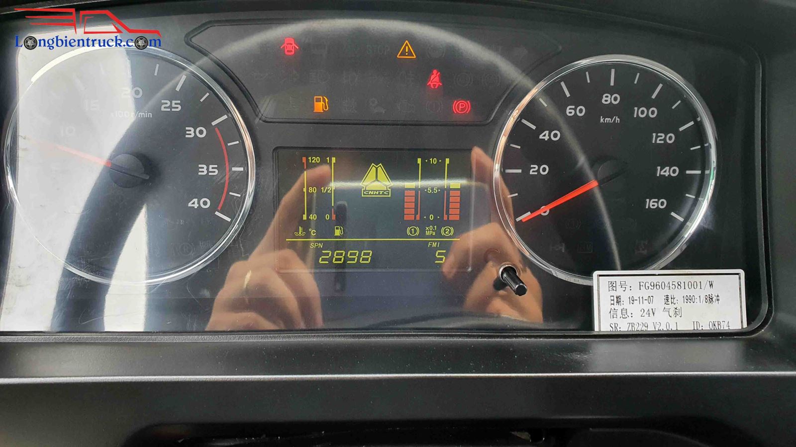 Bảng đồng hồ hiển thị trung tâm