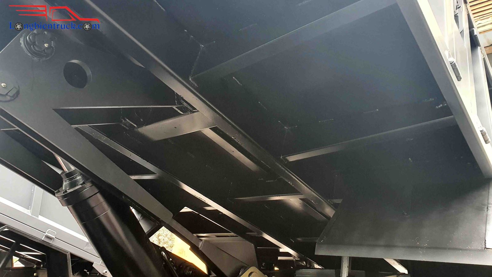 Thùng bệ rất chắc chắn Thùng bệ rất chắc chắn