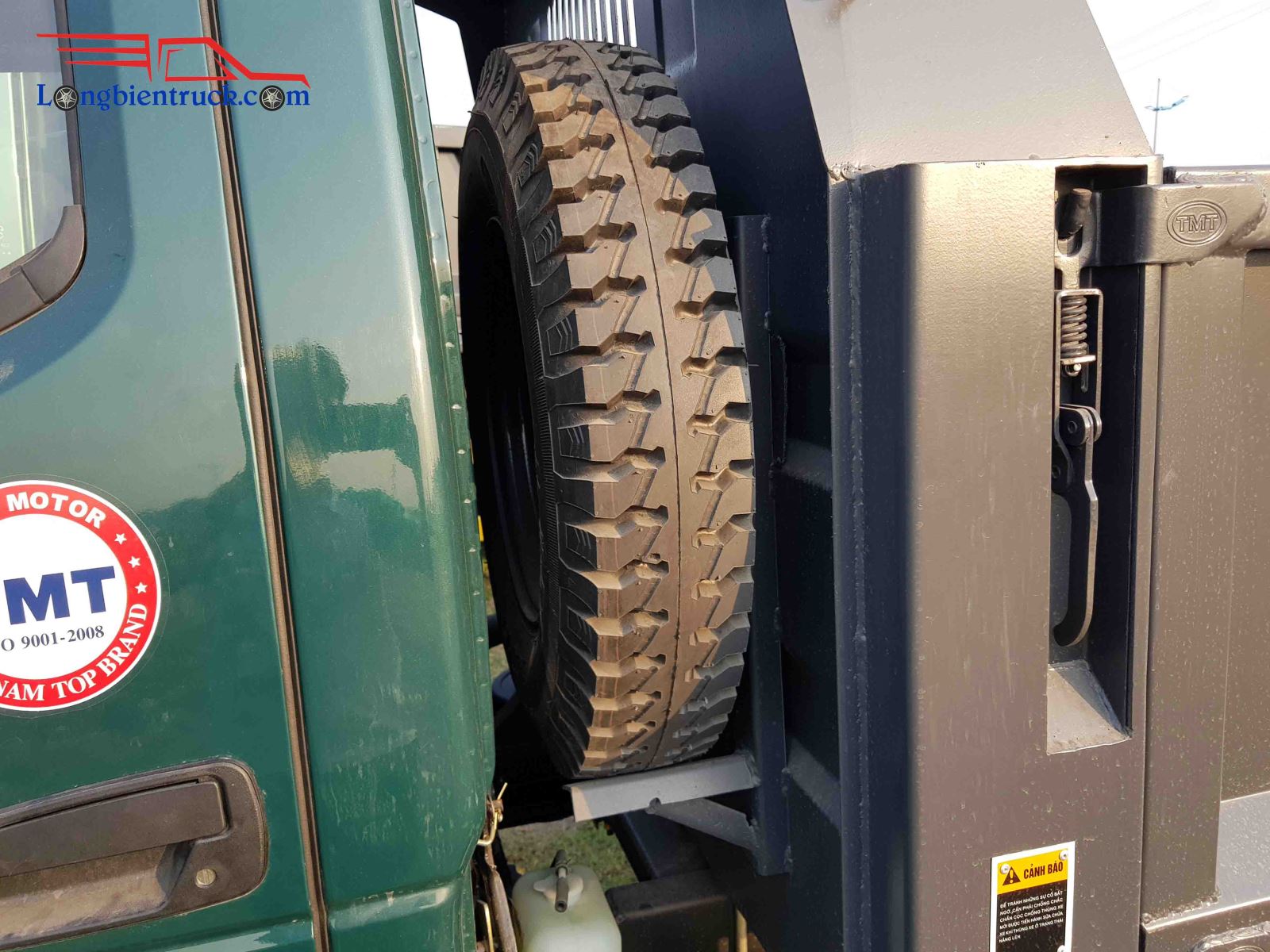 01 lốp dự phòng 01 lốp dự phòng