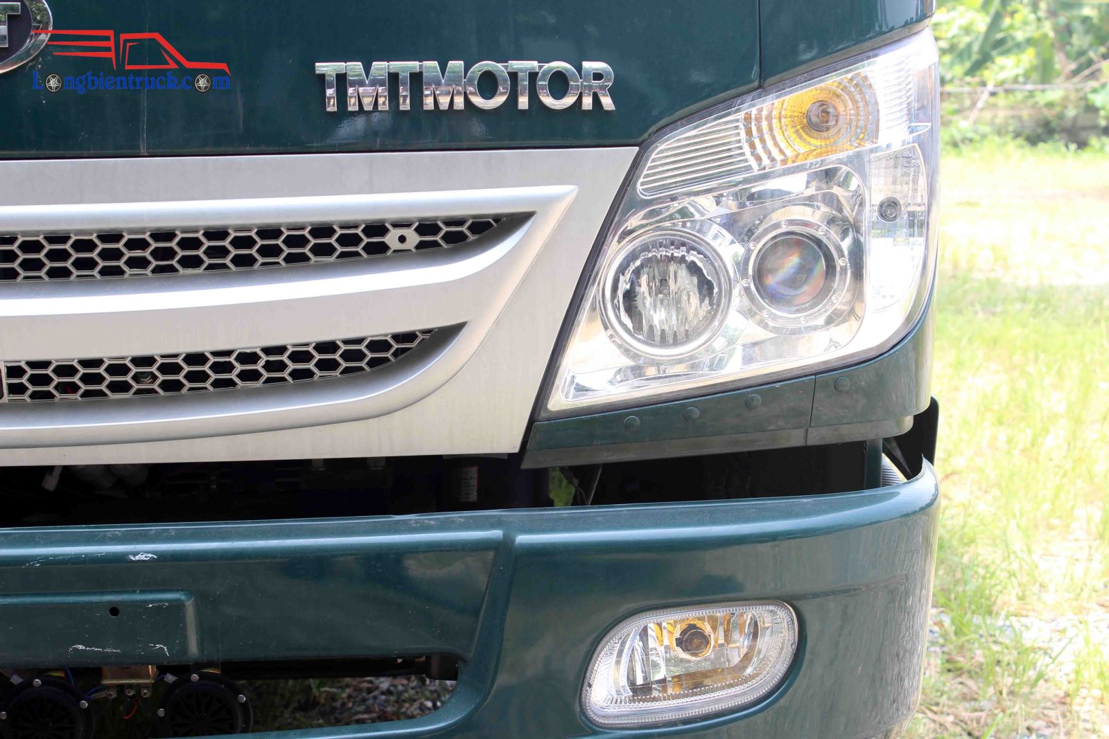 Hệ thống đèn chiếu sáng bằng đèn bi và kèm theo halogen Hệ thống đèn chiếu sáng bằng đèn bi và kèm theo halogen