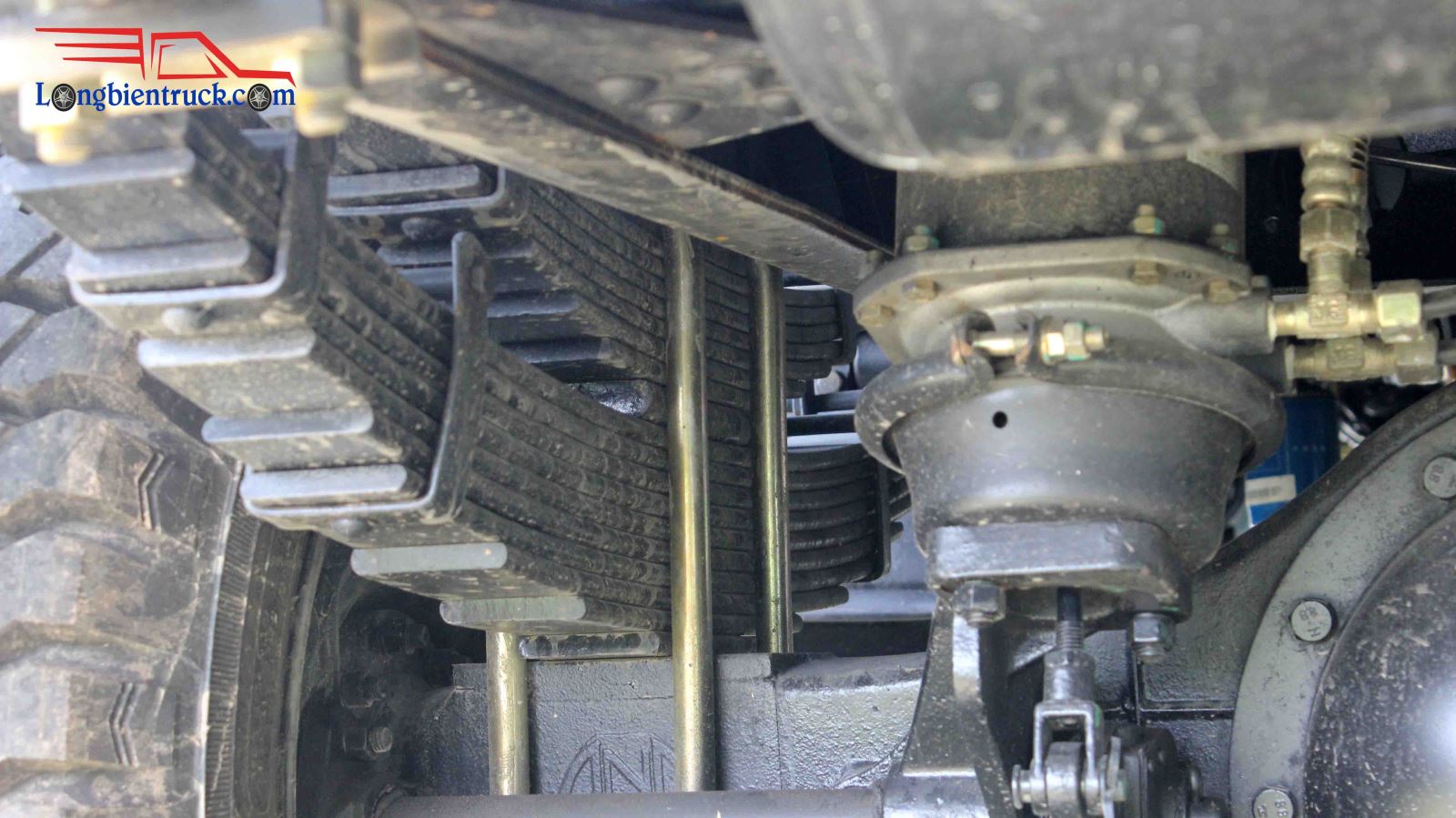 Phần nhíp sau của xe Phần nhíp sau của xe