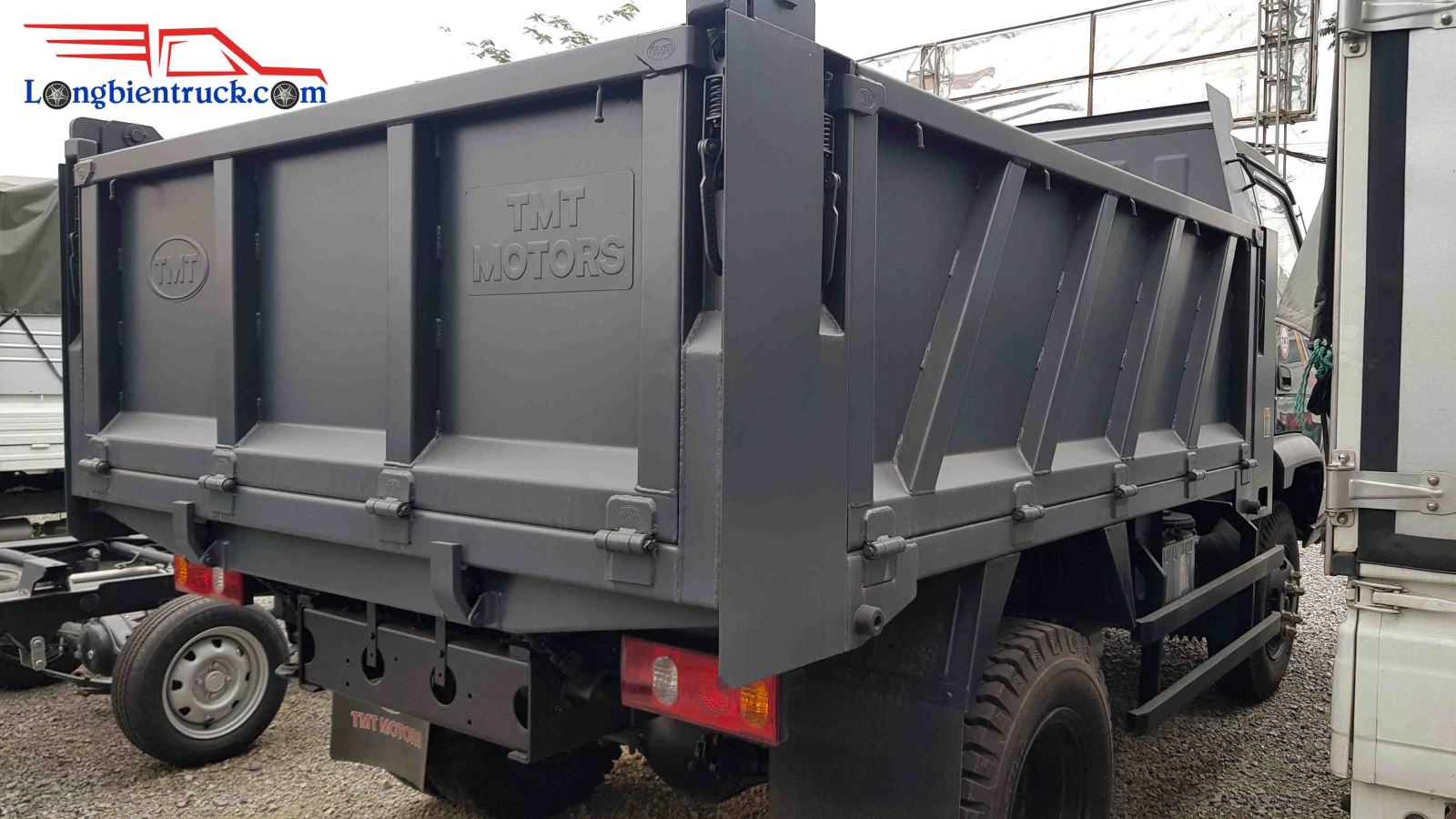Tổng thể thùng xe chắc chắn và đẹp Tổng thể thùng xe chắc chắn và đẹp