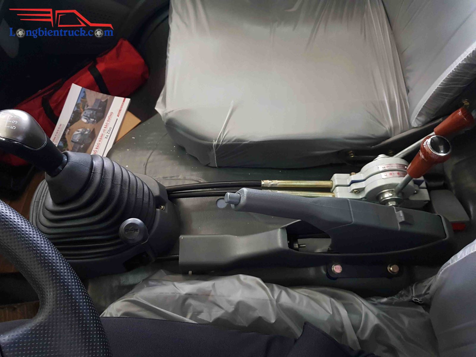 Cửa lên xuống cabin xe 4 tấn TMT Hàng ghế phụ của xe