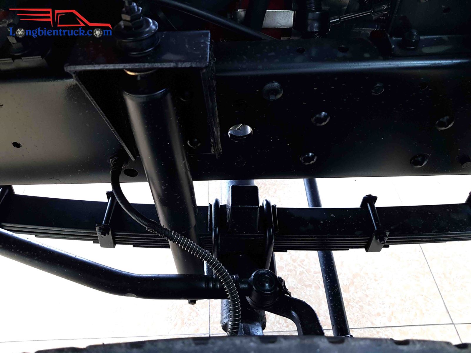 Thụt giảm chấn dầu và hệ thống nhíp Thụt giảm chấn dầu và hệ thống nhíp