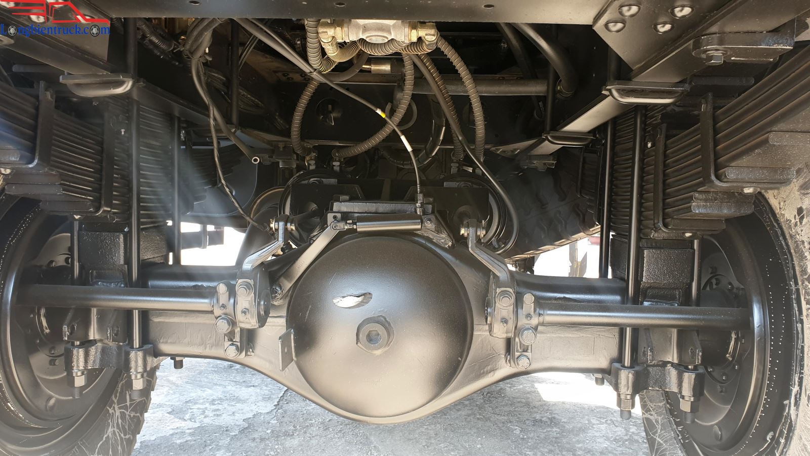 Hệ thống khung gầm sau của xe ben Howo Sinotruk 7t1 2 cầu dầu Hệ thống khung gầm sau của xe ben Howo Sinotruk 7t1 2 cầu dầu