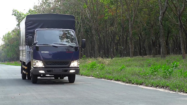 Xe Tải Chạy 100km Bao Nhiêu Lít Dầu? [Giải Đáp Chi Tiết]