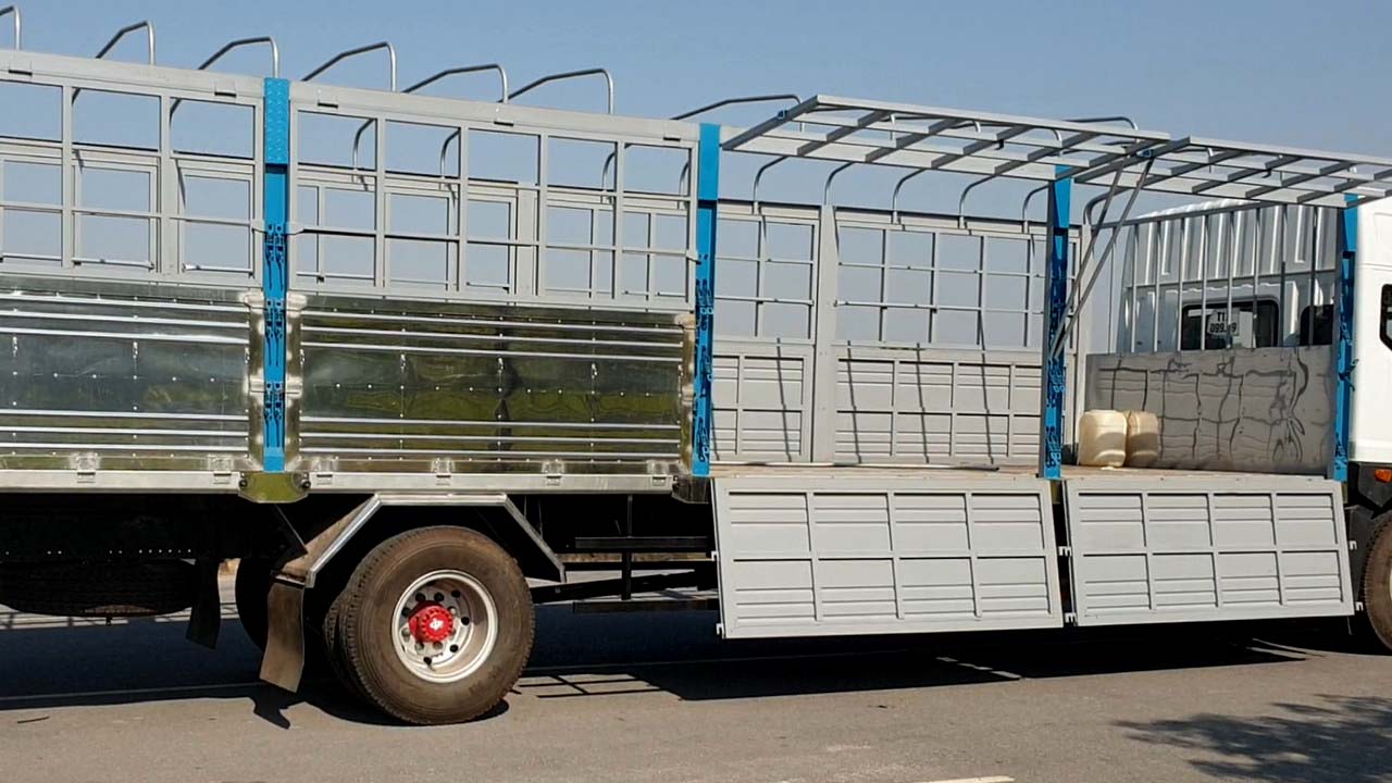 Xe tải DongFeng 8 tấn nhập khẩu thùng dài 9m6 khi mở bửng Xe tải DongFeng 8 tấn nhập khẩu thùng dài 9m6 khi mở bửng