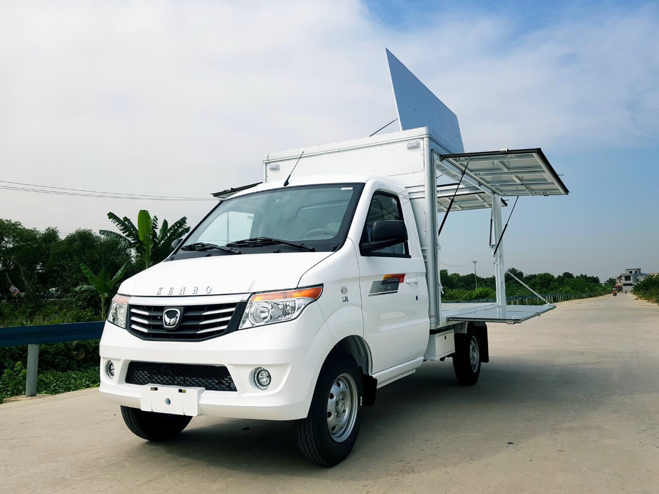 Xe tải Kenbo thùng cánh dơi mở nóc 990kg - Xe bán hàng lưu động