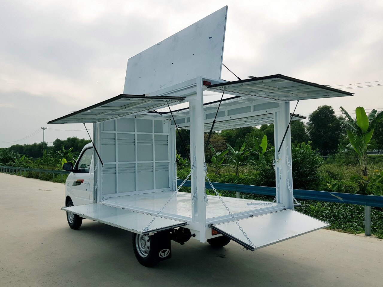 Xe tải Kenbo thùng cánh dơi mở nóc 990kg - Xe bán hàng lưu động