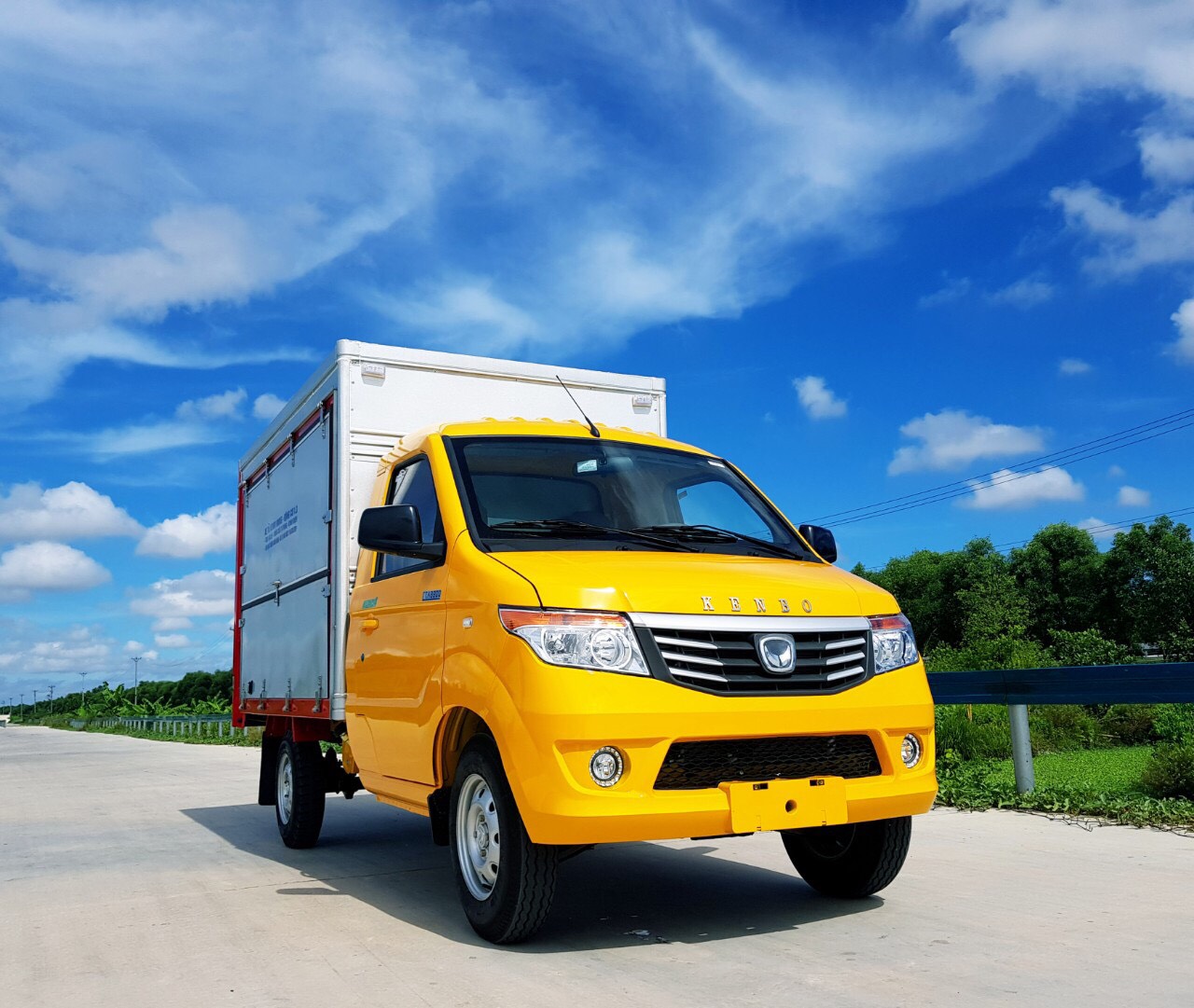 Xe tải Kenbo Chiến Thắng thùng cánh dơi 900kg - Xe tải bán hàng lưu động