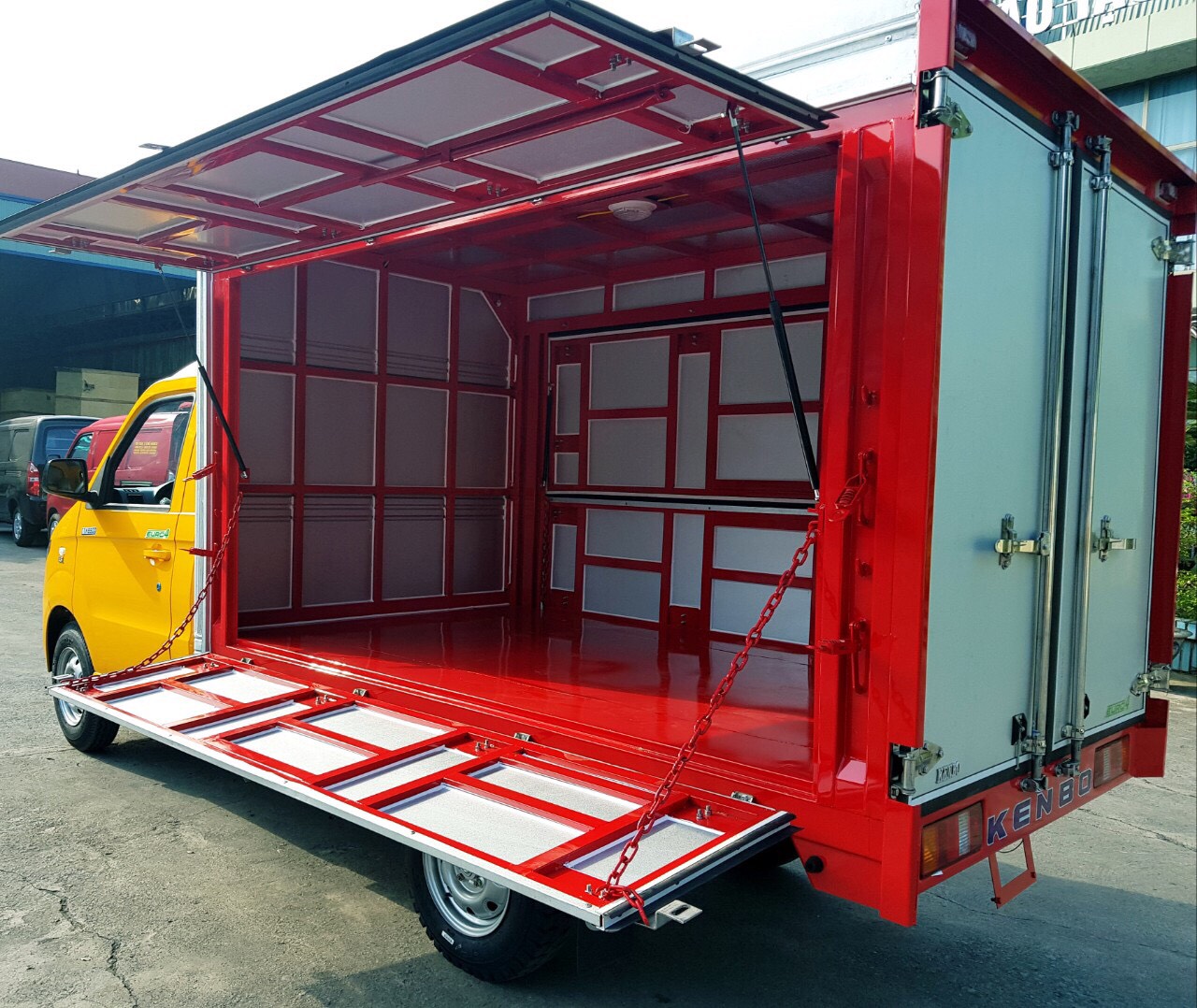 Xe tải Kenbo Chiến Thắng thùng cánh dơi 900kg - Xe tải bán hàng lưu động