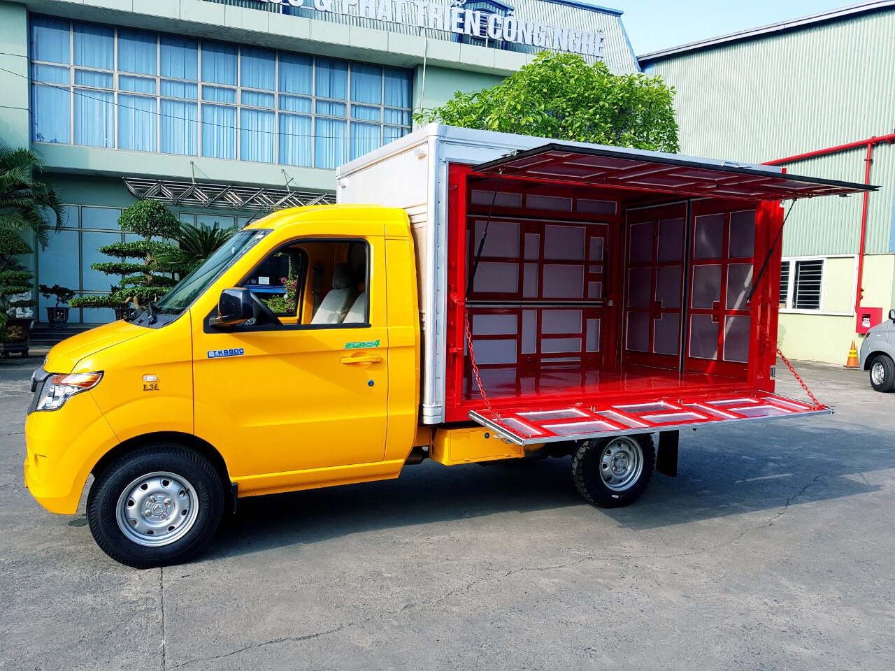 Xe tải Kenbo Chiến Thắng thùng cánh dơi 900kg - Xe tải bán hàng lưu động
