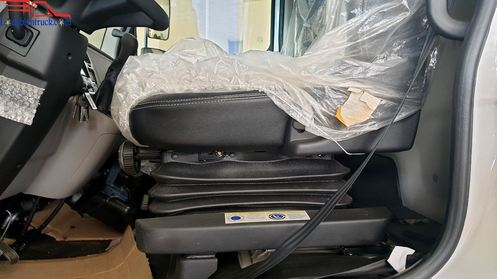 Xe tải Tata Ultra 1014 tải trọng 7.2 tấn thùng khung mui phủ bạt