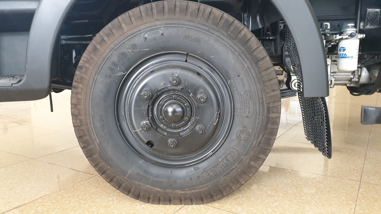 Lốp xe tải Tata Ultra 1014 thùng khung mui phủ bạt Lốp xe tải Tata Ultra 1014 thùng khung mui phủ bạt