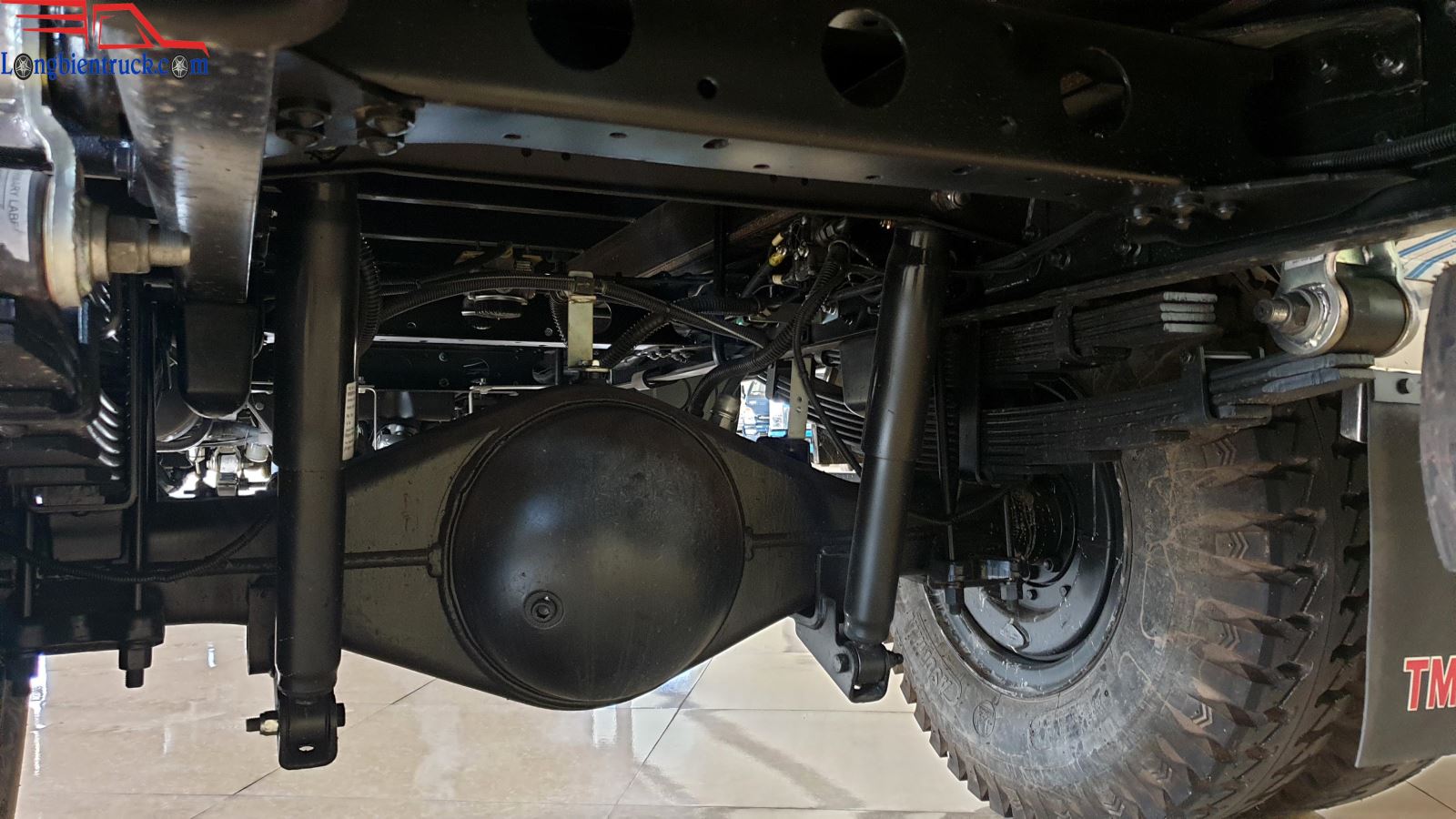 Xe tải Tata Ultra 1014 tải trọng 7.2 tấn thùng khung mui phủ bạt