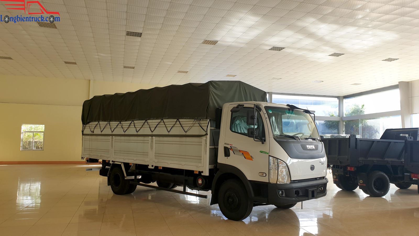 Xe tải Tata Ultra 1014 tải trọng 7.2 tấn thùng khung mui phủ bạt