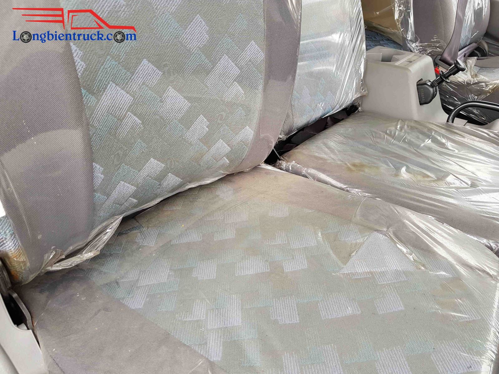 Hàng ghế ngồi bọc nỉ , tặng bọc da nếu khách hàng mua xe Hàng ghế ngồi bọc nỉ , tặng bọc da nếu khách hàng mua xe