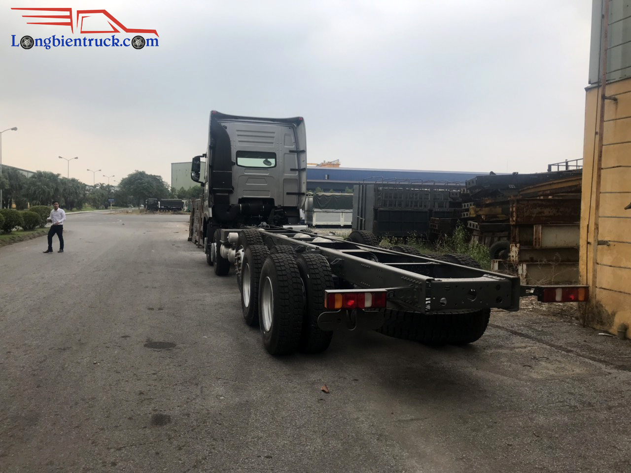 Phiên bản Howo sắt xi đang chuẩn bị được cấp tem hồng