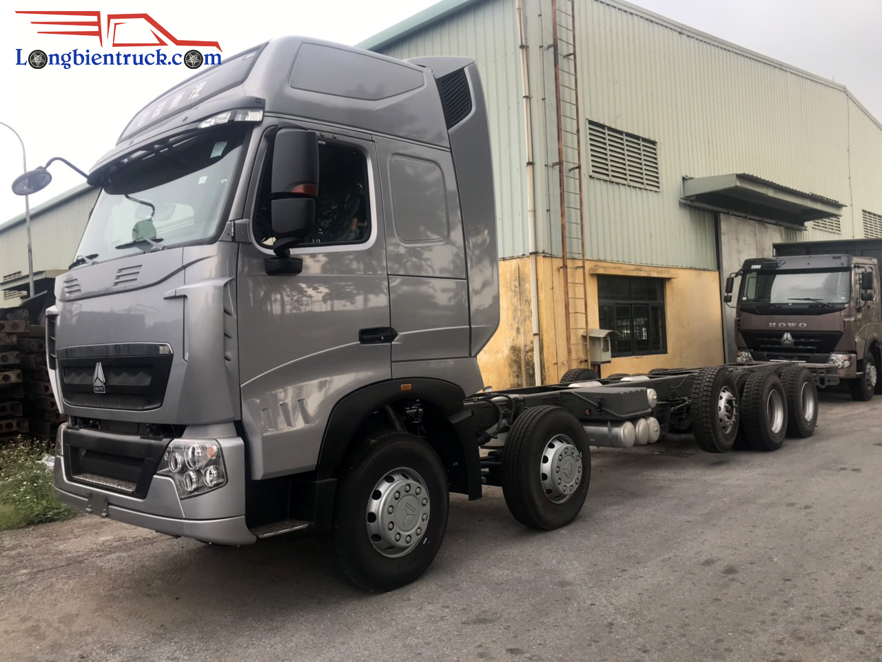 Howo Sinotruck 5 chân thùng chính thức ra mắt