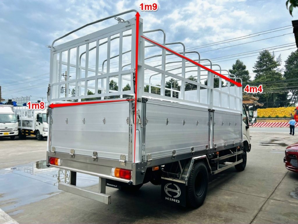 Giải Đáp A-Z: Xe Tải Thùng Lửng Chở Cao Bao Nhiêu Đúng Luật?