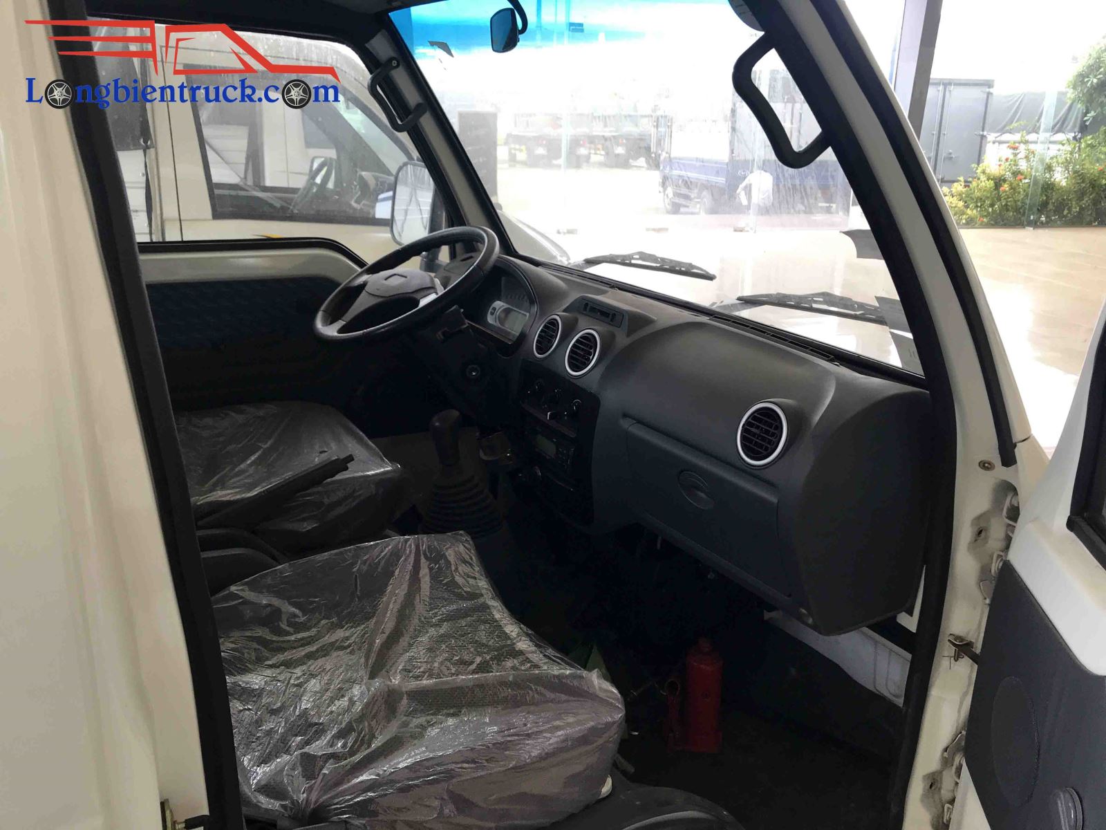 Khu vực ghế phụ và bảng điều khiển của xe Khu vực ghế phụ và bảng điều khiển của xe