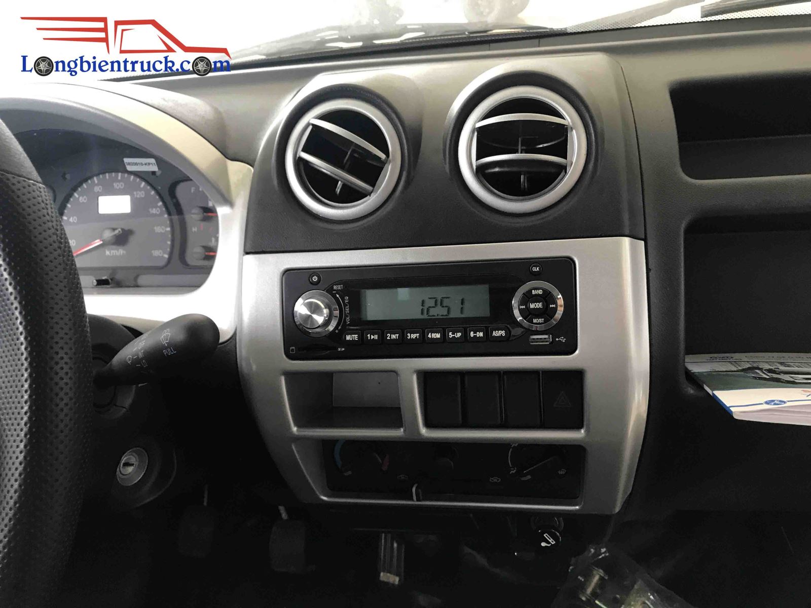 Bảng điều khiển ở khu vực trung tâm Bảng điều khiển ở khu vực trung tâm