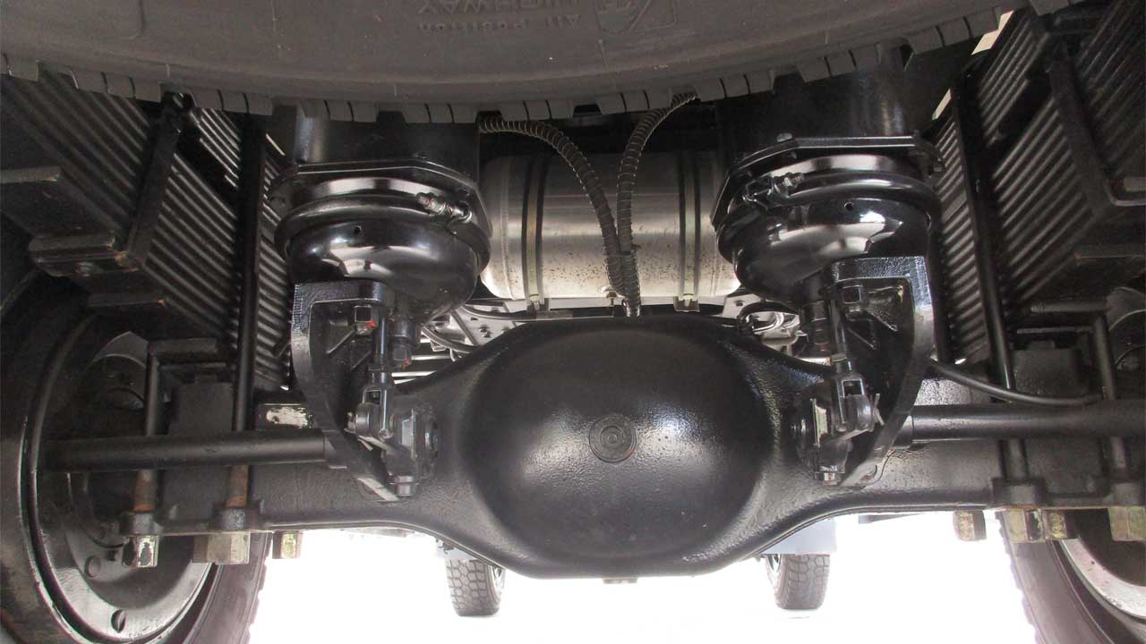 Khung gầm của xe tải thùng Trường Giang 6t8 2 cầu dầu Khung gầm của xe tải thùng Trường Giang 6t8 2 cầu dầu