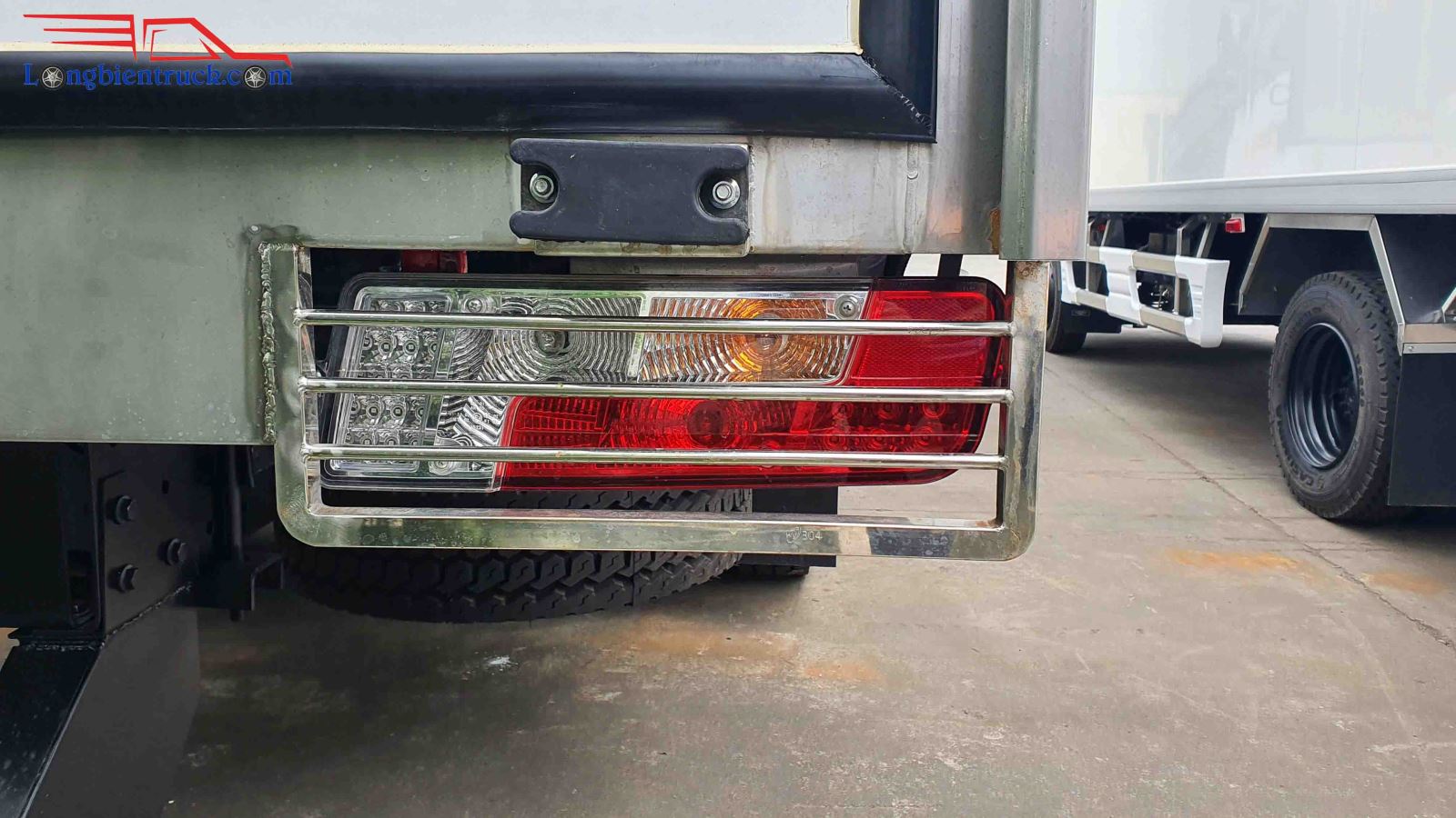 Xe tải TMT TATA Ultra 1014 thùng đông lạnh