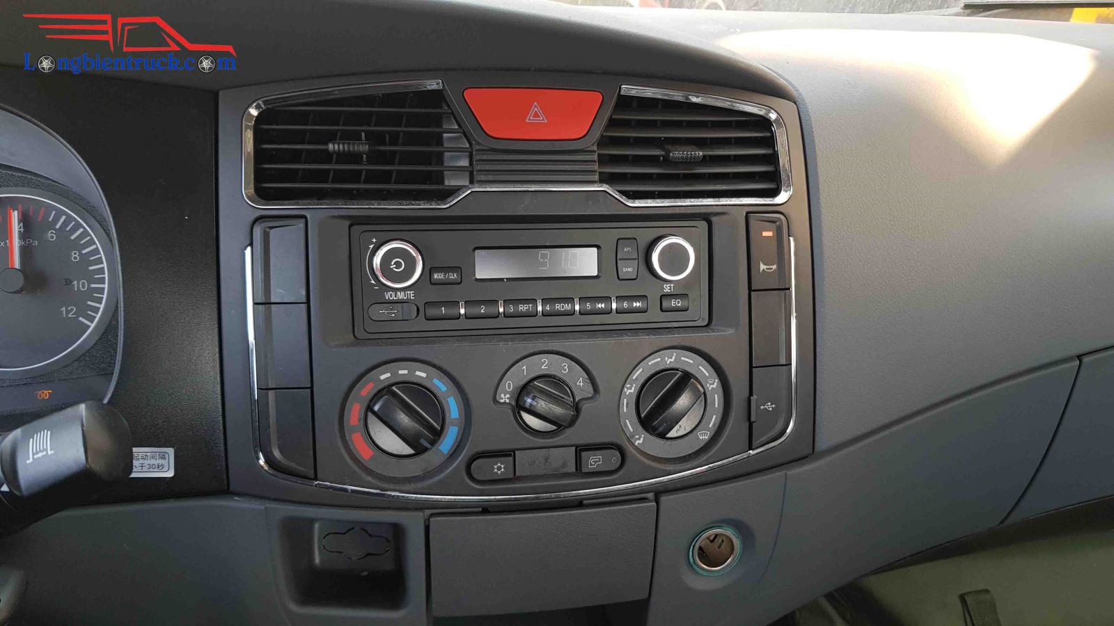 Khu vực bảng điều khiển trung tâm Khu vực bảng điều khiển trung tâm