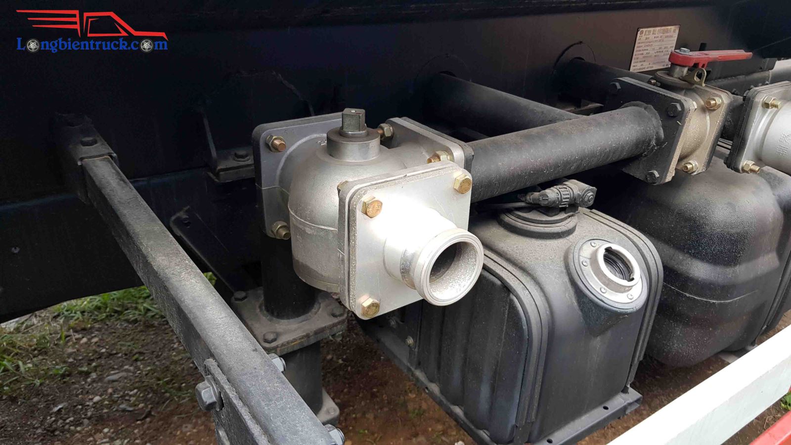 Cổng vào cho vòi nước với công suất bơm lớn Cổng vào cho vòi nước với công suất bơm lớn