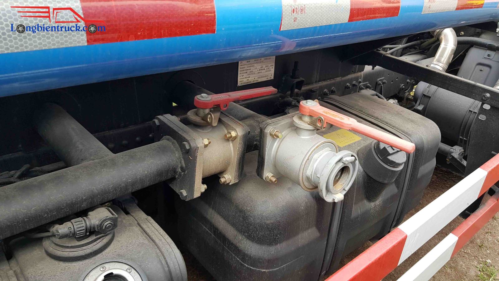 Xe phun nước rửa đường 5 khối dongfeng nhập khẩu Euro 5