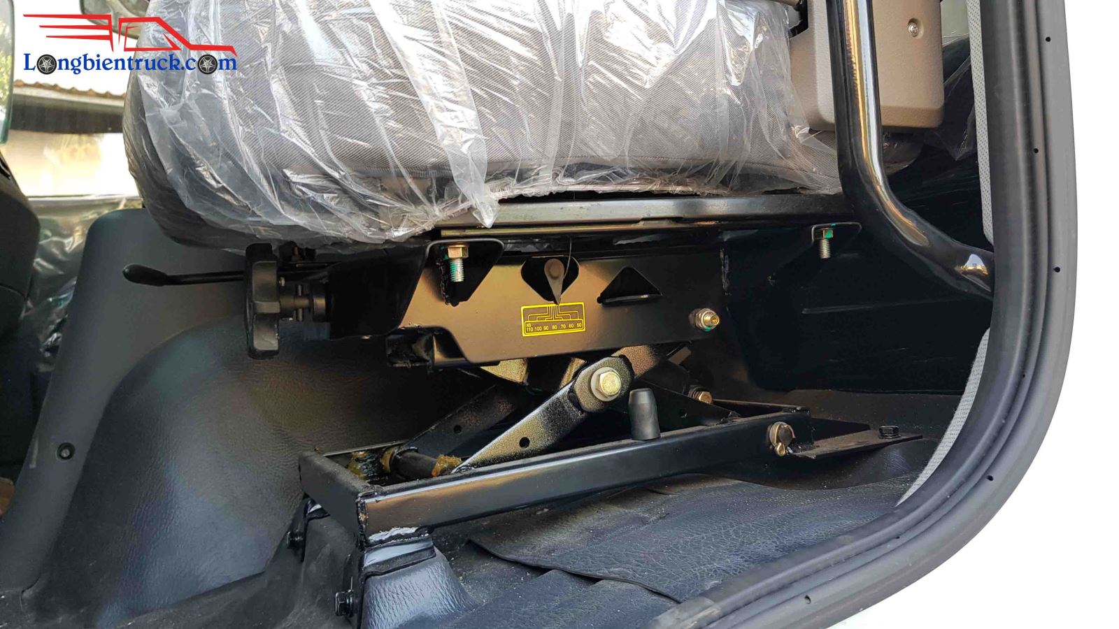 Xe trang bị ghế hơi theo xe cực kỳ êm ái cho người lái Xe trang bị ghế hơi theo xe cực kỳ êm ái cho người lái