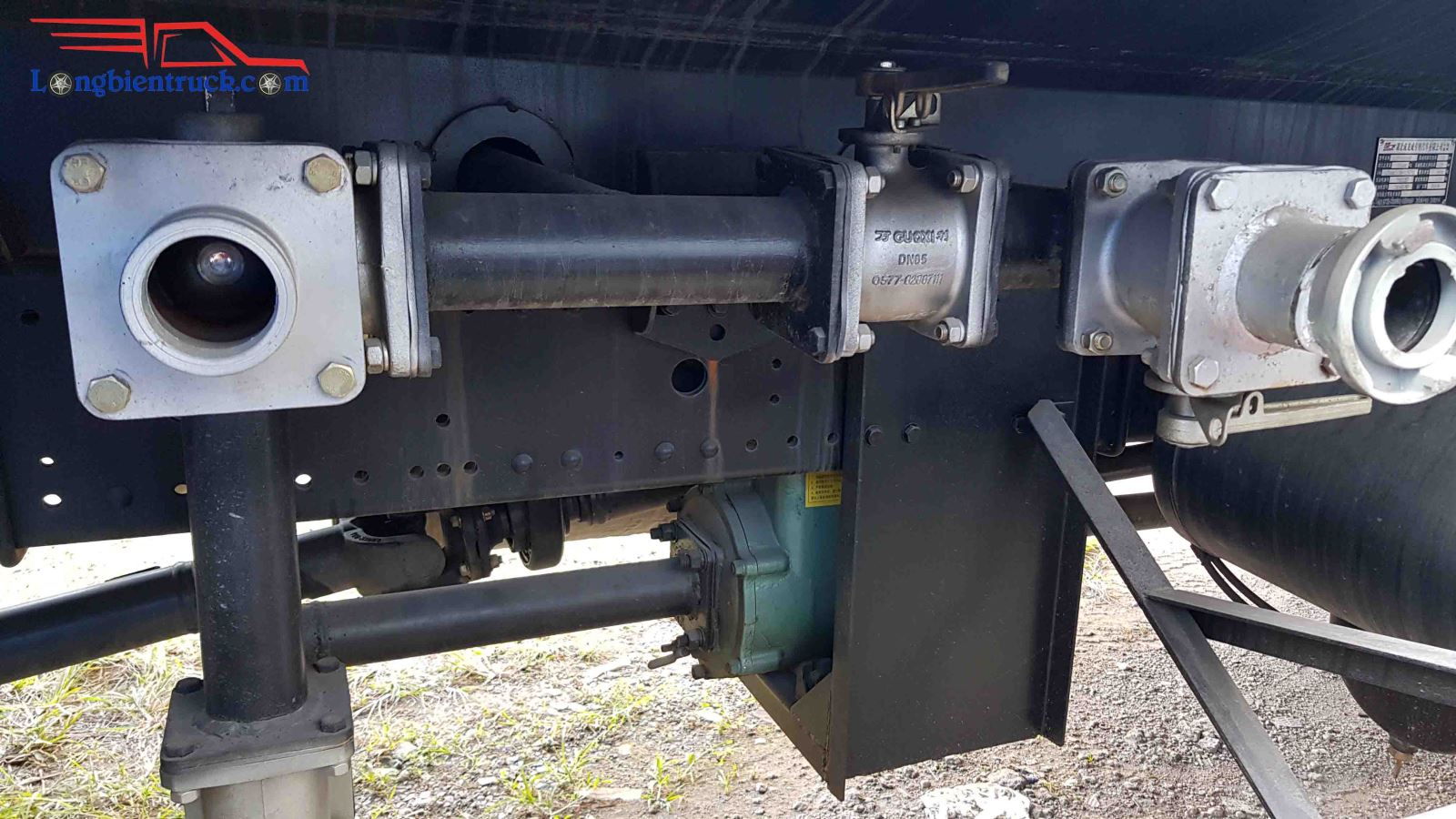 Xe phun nước rửa đường 9 khối dongfeng nhập khẩu Euro 5