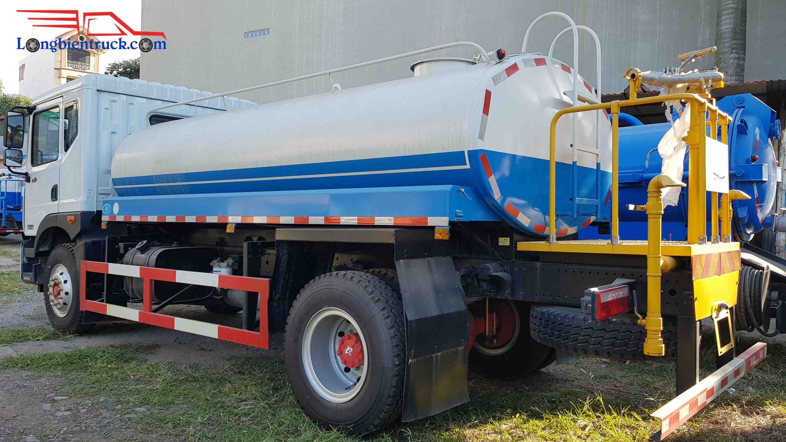 Xe phun nước rửa đường 9 khối dongfeng nhập khẩu Euro 5