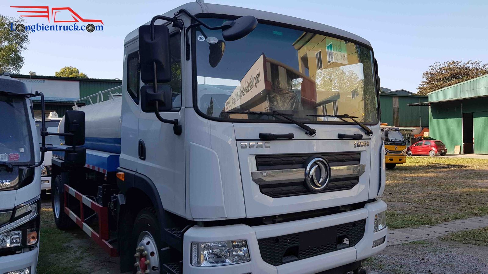 Xe phun nước rửa đường 9 khối dongfeng nhập khẩu Euro 5