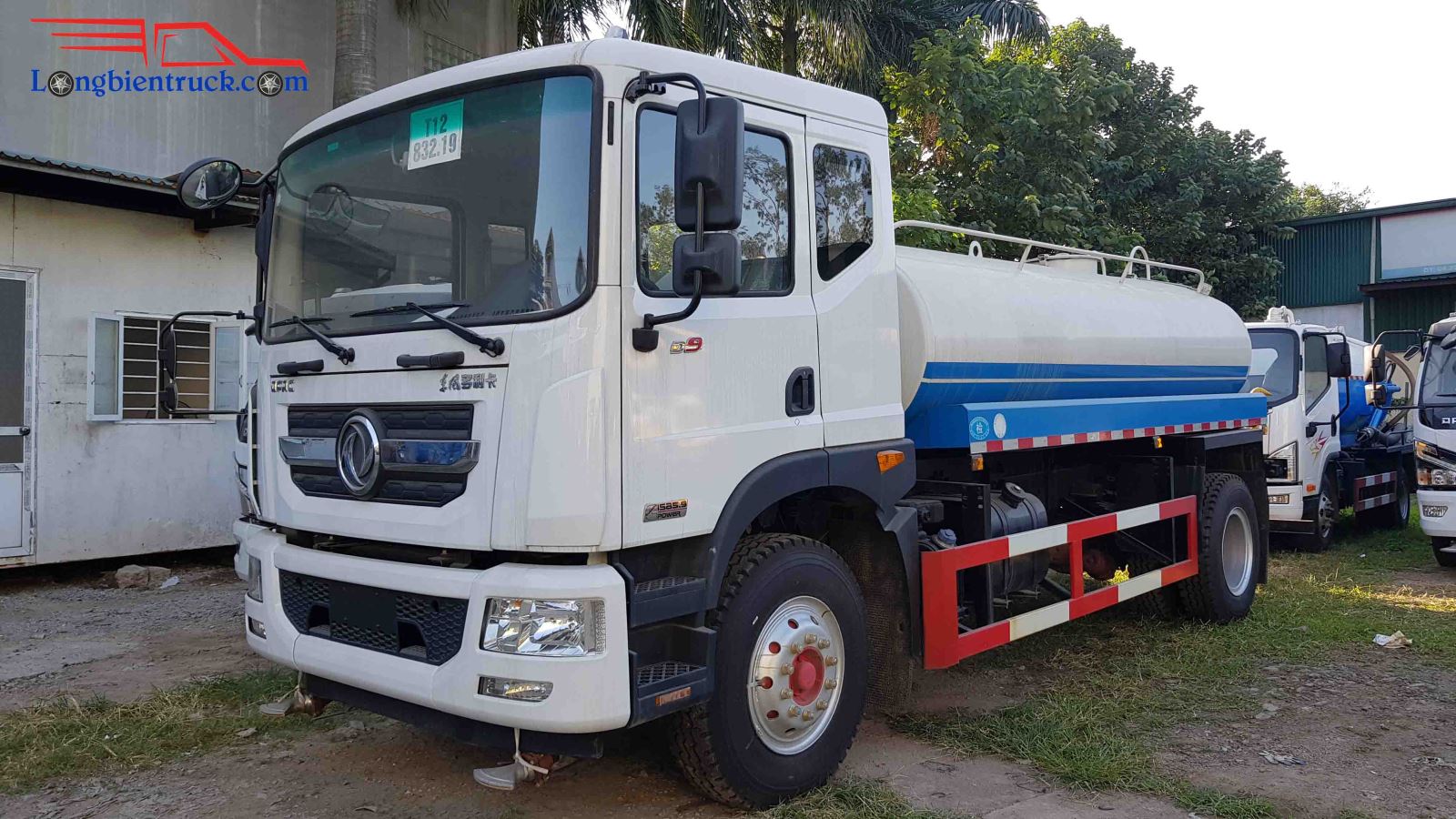 Xe phun nước rửa đường 9 khối dongfeng nhập khẩu Euro 5